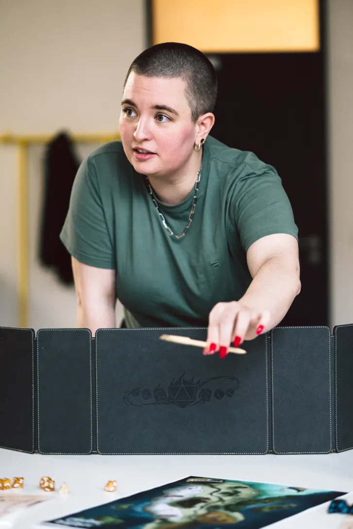Jasmin Justen, Gründerin von Dragon Hunt in Aktion bei einem Workshop